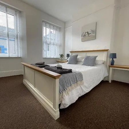 Triple Deck - 2mins From Harbour *